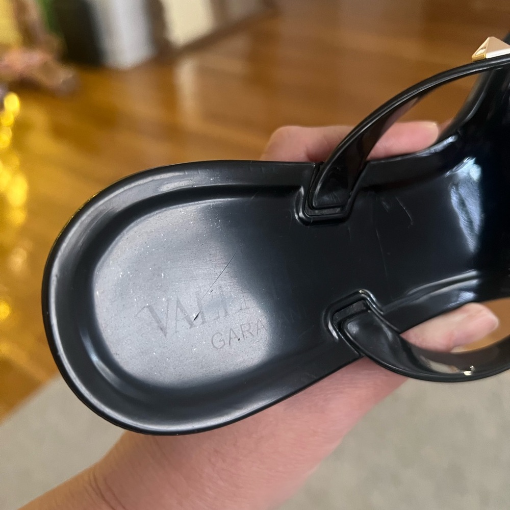 VALENTINO GARAVANI Rockstud Jelly Flip Flop Sandals in Black Size 40 - Picture 5 of 5